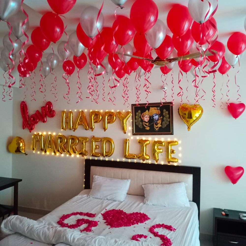Romantic Bed Room Anniversary Decor